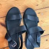 &Other Stories schwarze Leder Sandalen silber Schnalle