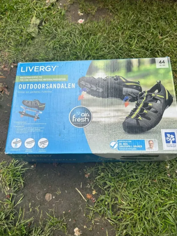 Outdoorsandalen neu