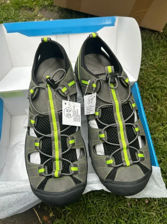 Outdoorsandalen neu