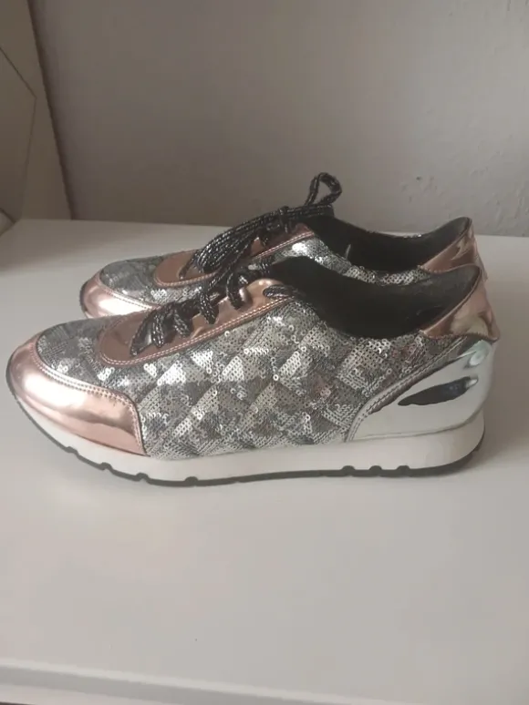 Pailletten besetzten Schnürschuh von ALFA