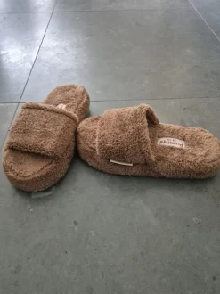 Pammys Puschen, Hausschuhe braun