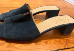 Pantoletten Claudia Obert blau Wildleder Sandalen Damen