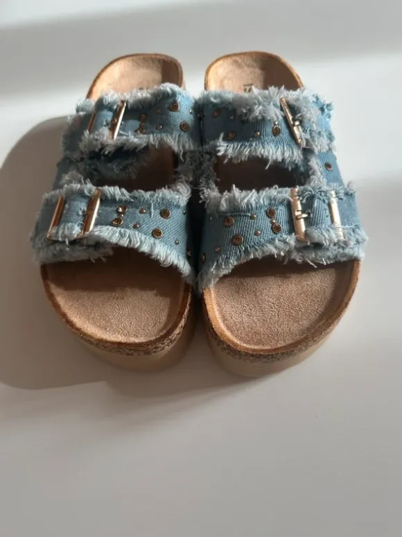 Pantoletten Jeans-Style mit goldenen Steinen