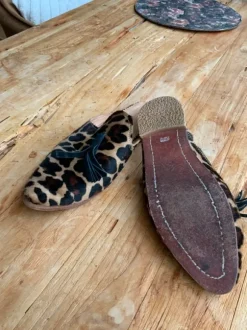 Pantoletten mit Leopaedenmuster 38