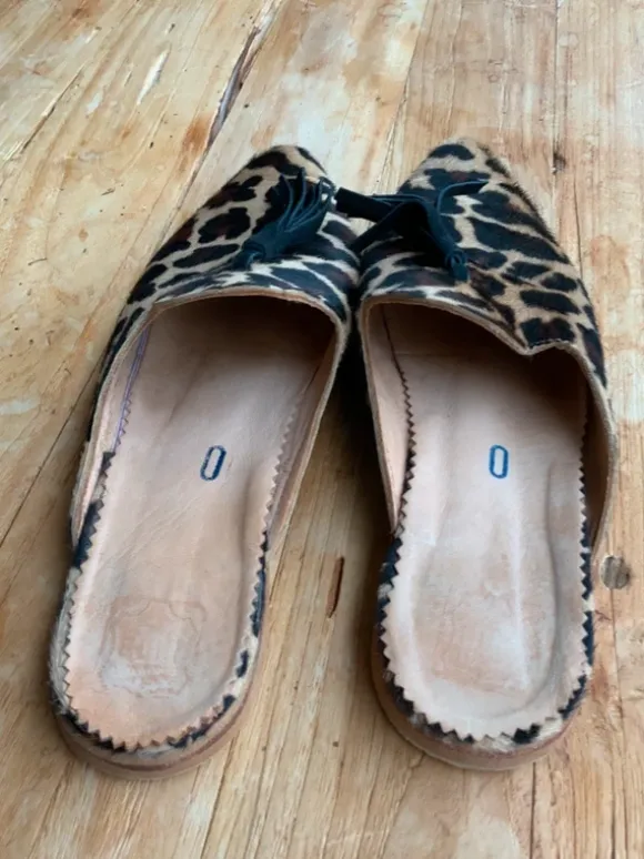 Pantoletten mit Leopaedenmuster 38