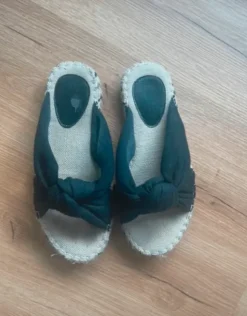 Pantoletten schwarz Hailys