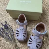 Petit Nord Butterfly Sandalen Schuhe Iris Patent Flieder Lila 20
