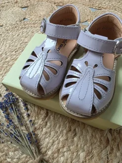 Petit Nord Butterfly Sandalen Schuhe Iris Patent Flieder Lila 20
