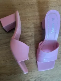 Pinke Schuhe mit Absatz