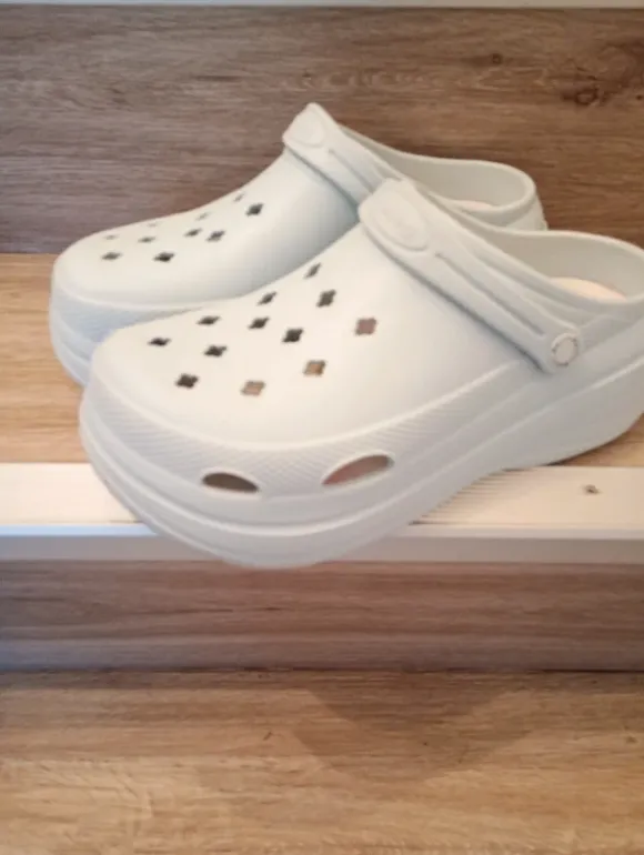Plateau Clogs Bench
