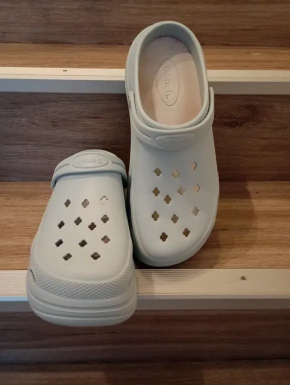 Plateau Clogs Bench