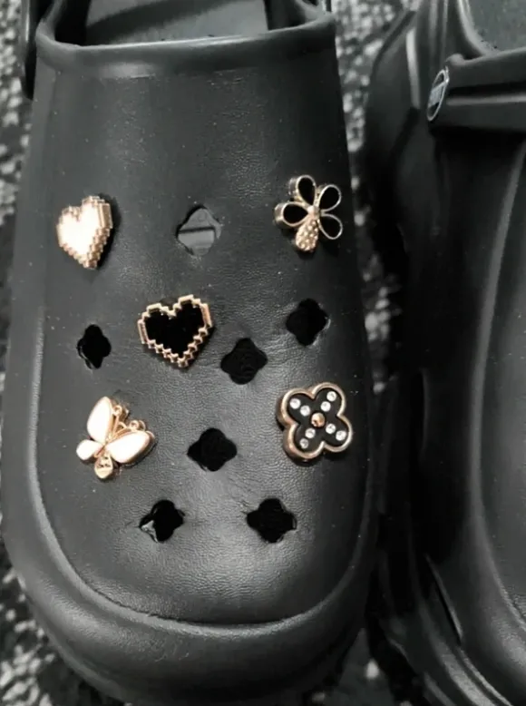 Plateau Clogs mit Charms neu 40/41