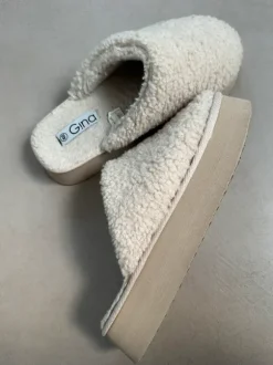 Plateau Hausschuhe beige Plüsch