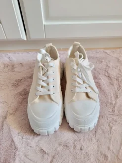 Plateau Sneaker/Chucks neuwertig