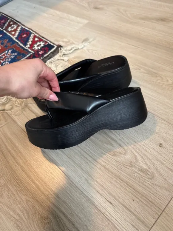 Platform flip flops