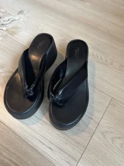 Platform flip flops