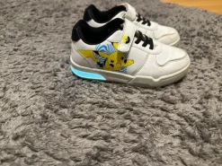 Pokémon Schuhe | blinkend | Deichmann | Größe 30