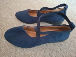 Pretty dark blue shoes