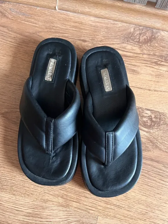 Primark Plateau Zehentrenner / Flip Flops Schwarz Gr. 37 fällt aus wie 36