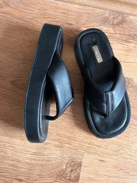 Primark Plateau Zehentrenner / Flip Flops Schwarz Gr. 37 fällt aus wie 36
