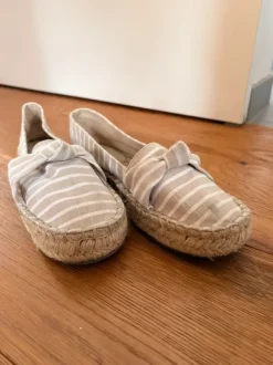 Pull & Bear Espadrilles Gr. 37 Beige Weiß | Plateau Sommerschuhe Damen | Gestreift | Ungetragen