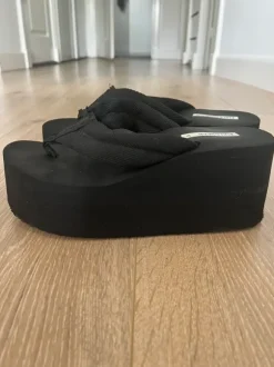Pull & Bear slippers