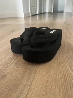 Pull & Bear slippers