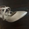 Pumps mit Riemchen nude