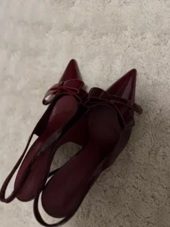 Pumps bordeaux met strik maat 39