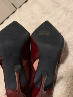 Pumps bordeaux met strik maat 39