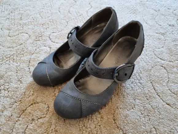 Pumps mit Riemchen Gr. 37