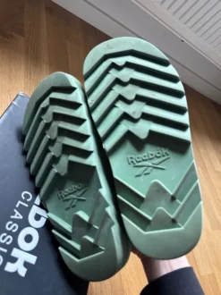 Reebok Beatnik Mules Olivgrün Gr. 42