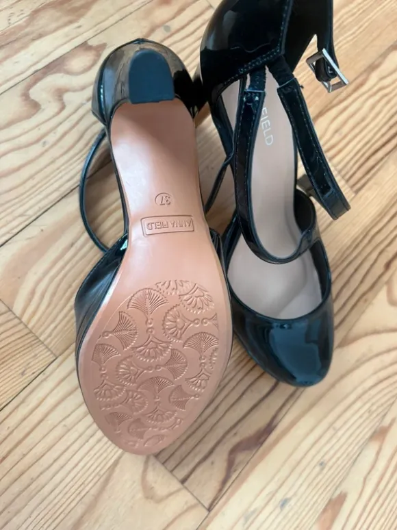 Riemchen Pumps neu