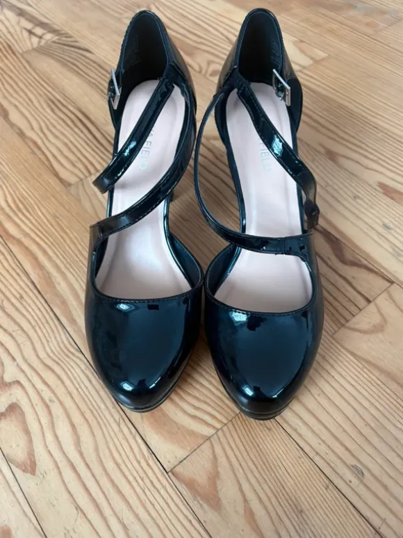 Riemchen Pumps neu