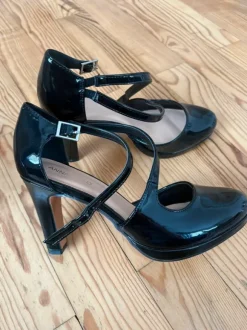 Riemchen Pumps neu