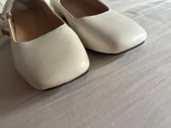 Riemchenballerina Creme