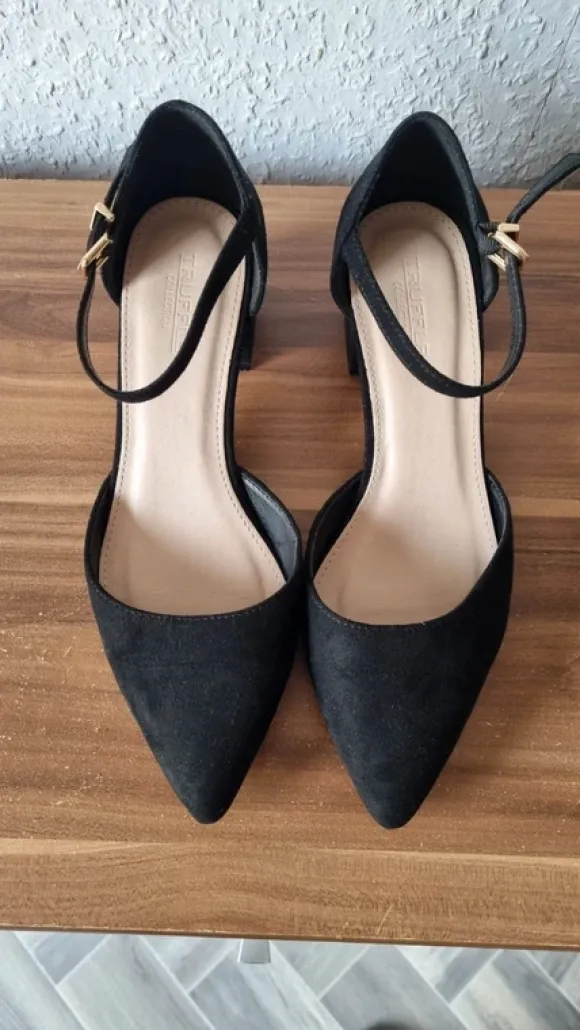 Riemchenpumps mit breiten Absatz