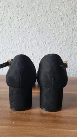 Riemchenpumps mit breiten Absatz