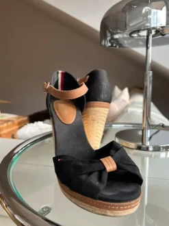 Riemensandale in Schwarz Tommy Hilfiger
