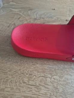 Rode adidas badslippers