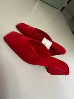Rode satijnen muiltjes met hak H&M