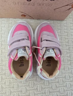 Roze suède sneakers met klittenband van Bisgaard, maat 22