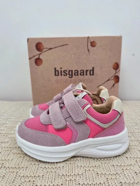 Roze suède sneakers met klittenband van Bisgaard, maat 22