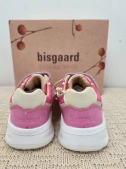 Roze suède sneakers met klittenband van Bisgaard, maat 22