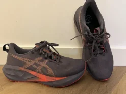 Running shoes - ASICS Novablast 5