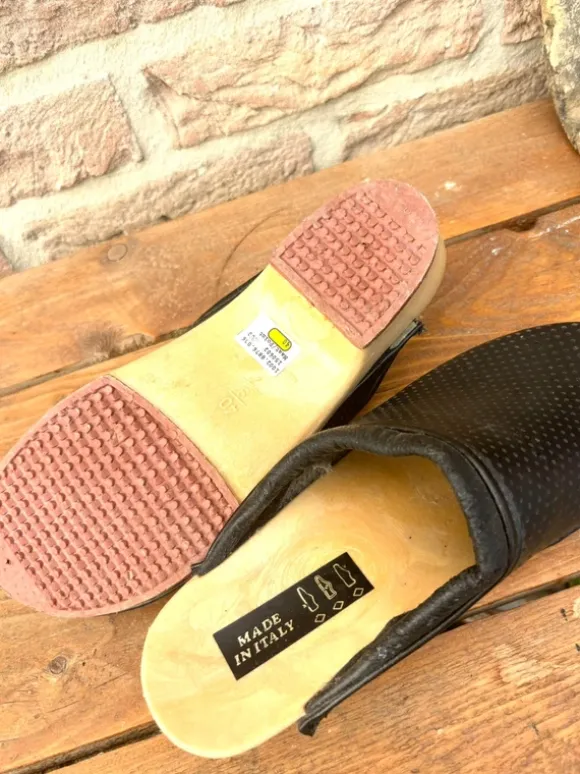 Sabots en bois et cuir noir