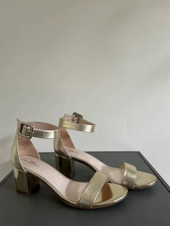 Sacha Essentials gouden schoentje mt 40