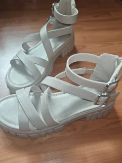 Sandalen beige