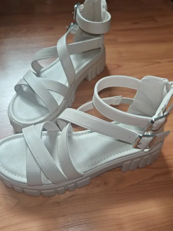 Sandalen beige