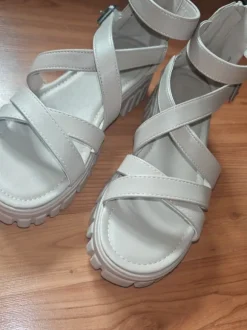 Sandalen beige
